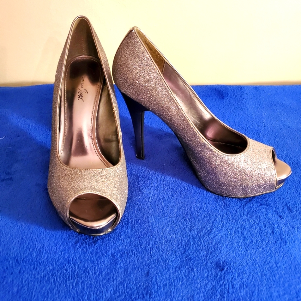 Used Jacqueline Ferrar Heel